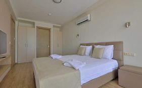 Delmar Suites & Residence